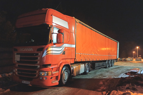 Pomarańczowa Ciężarówka z naczepą